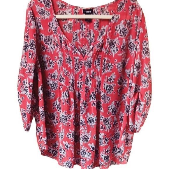 TORRID Plus Size Floral Print Ruched Chiffon Pintuck Top. - Picture 2 of 16